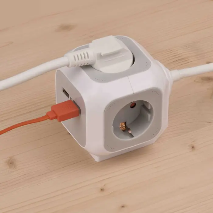 brennenstuhl-4-way-socket-cube-usb-46788-1150100-w.webp