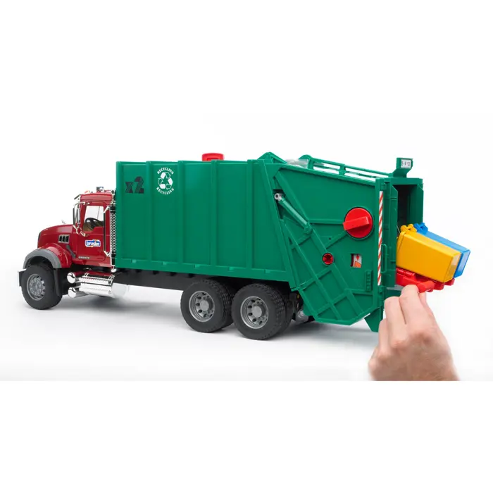 bruder-mack-granite-garbage-truck-02812-77940-02812-w.webp
