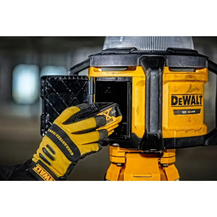 dewalt-cordless-construction-spotlight-84219-wlononwcr0359.webp
