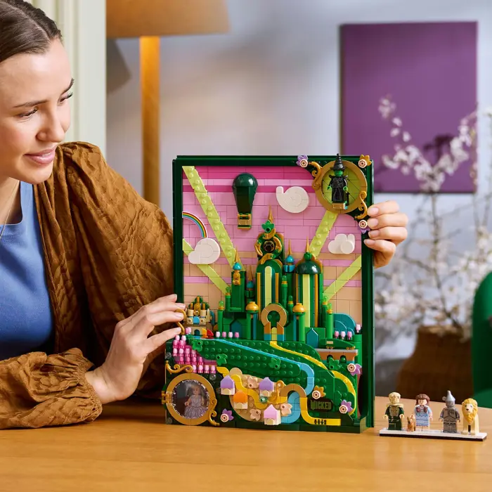 lego-75685-wicked-emerald-city-wall-art-construction-toy-10290-75685-w.webp