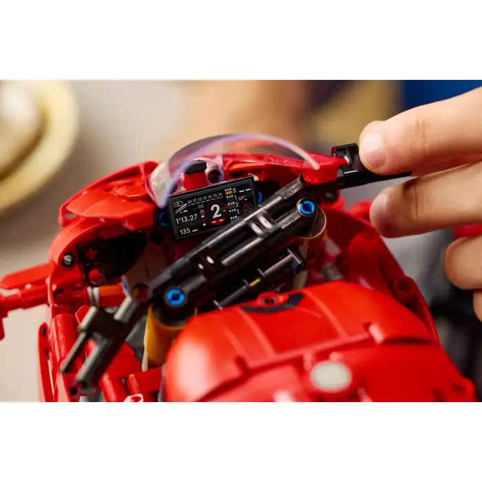 lego-technic-42202-ducati-panigale-v4-s-motorcycle-48692-klolegleg1605.webp