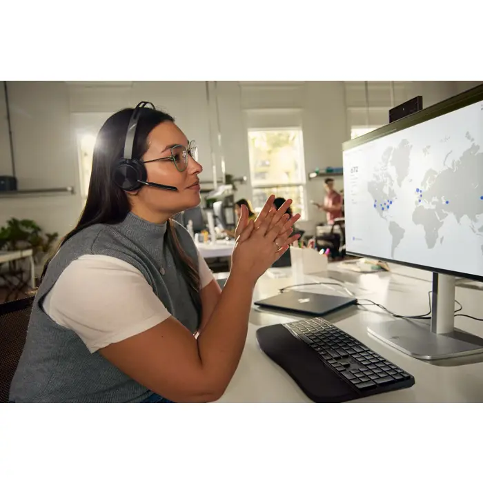 poly-voyager-focus-2-usb-c-c-headset-usb-ca-adapter-charging-45476-wlononwcrdek8.webp