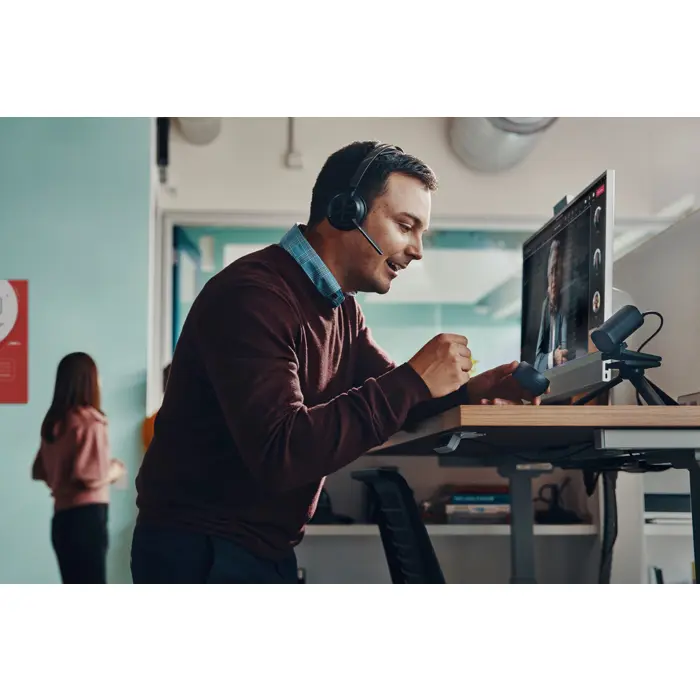 poly-voyager-focus-2-usb-c-c-headset-usb-ca-adapter-charging-71328-wlononwcrdek8.webp