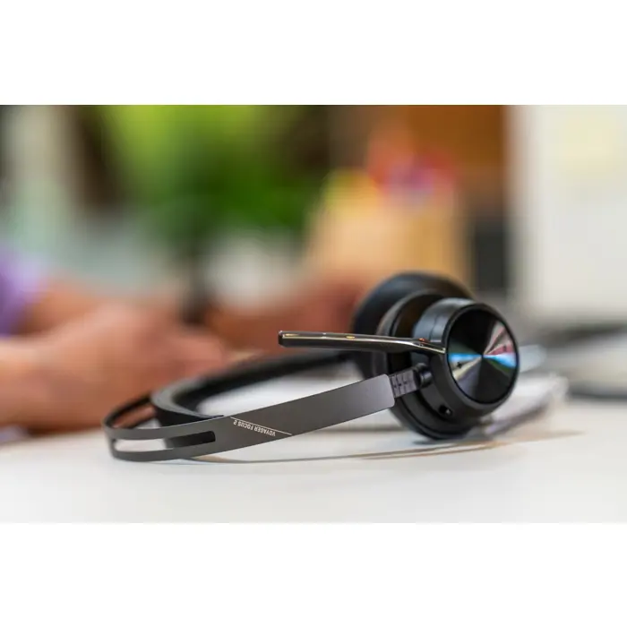 poly-voyager-focus-2-usb-c-c-headset-usb-ca-adapter-charging-97192-wlononwcrdek8.webp