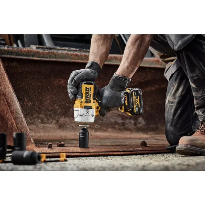 1/2 1626Nm TSTAK 18V XR Impact Wrench
