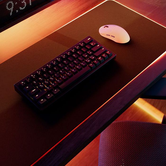 Hyte CNVS Intense Play Mat qRGB Gaming Mouse Pad - black MAT-HYTE-CNVS-B