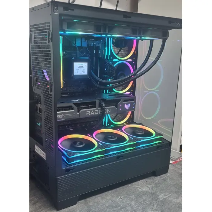 BaB računalo Inferno X (Ryzen 7 7800X3D, Liquid, RX 9060 XT 16GB, 32GB DDR5, 1TB SSD, RGB, Win11P, WiFi) Powered By ASUS
