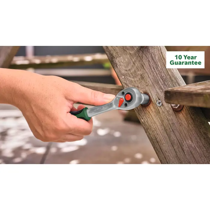 Bosch Powertools 1/4" + 1/2" ratchet set with socket wrenches, 60 pieces (green, torque up to 768 Nm, in case)
