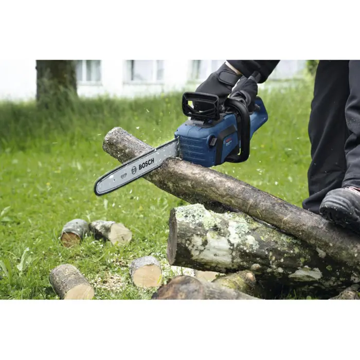 Bosch Powertools cordless chainsaw GKE 18V-40 Professional, 18Volt (blue, Li-Ion battery 5.5Ah)