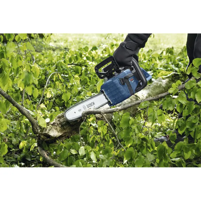 Bosch Powertools cordless chainsaw GKE 18V-40 Professional, 18Volt (blue, Li-Ion battery 5.5Ah)