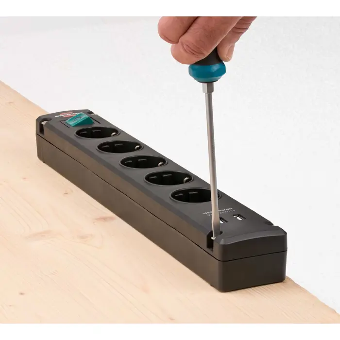 Brennenstuhl Bremounta power strip 5-way (black, 3 meters, 2x USB-A)