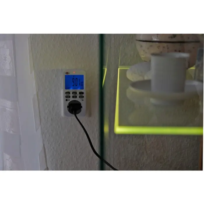 Brennenstuhl Comfort-Line digital weekly timer (white, socket with child protection)