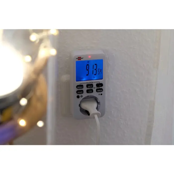 Brennenstuhl Comfort-Line digital weekly timer (white, socket with child protection)