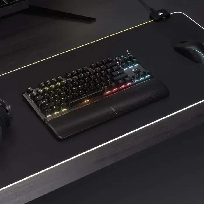 Corsair K70 Core TKL Wireless RGB Gaming-Tastatur, mechanisch, ISO (DE), MLX RED Switch - black-CH-914901E-DE