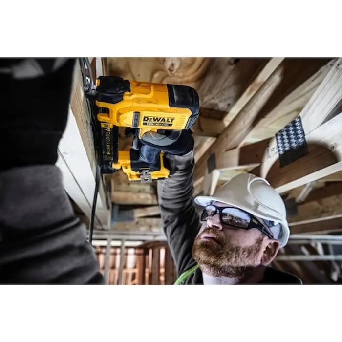 DeWALT DCN701D2-QW nailer/staple guns