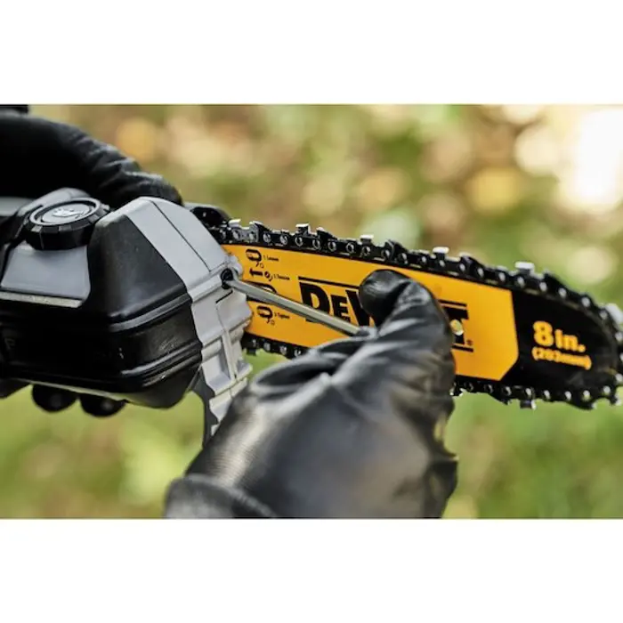 DEWALT POLE SAW 18V 1x5.0Ah 20cm LONG 2-3m DCMPS567P1