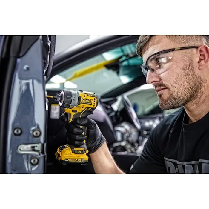 DEWALT. WKRĘTARKA 12V 1/4" DCF601D2 8Nm 2x2,0Ah
