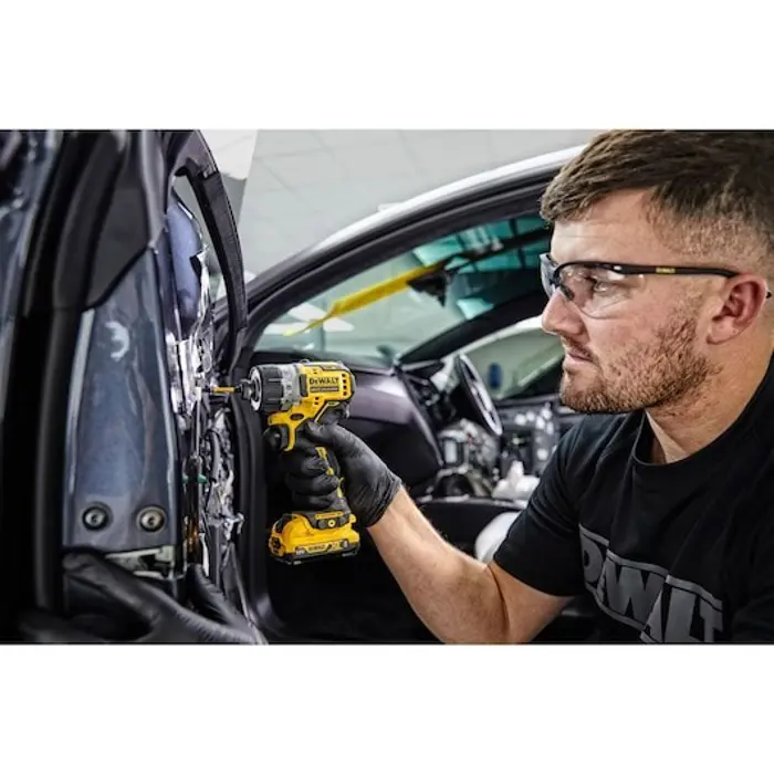 DEWALT. WKRĘTARKA 12V 1/4" DCF601D2 8Nm 2x2,0Ah