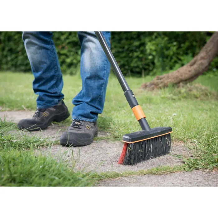 Fiskars QuikFit Utility Brush 1001417