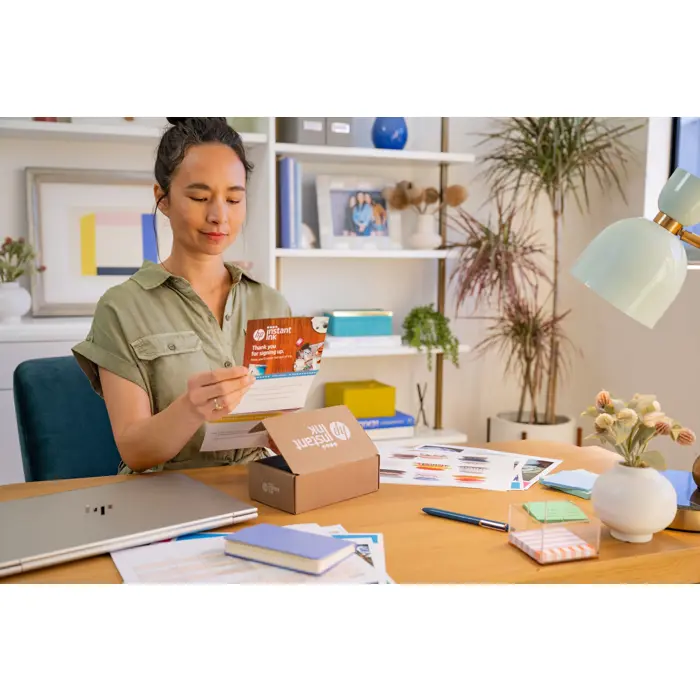 HP Officejet 200 Mobile Printer, Print, Front-facing USB printing