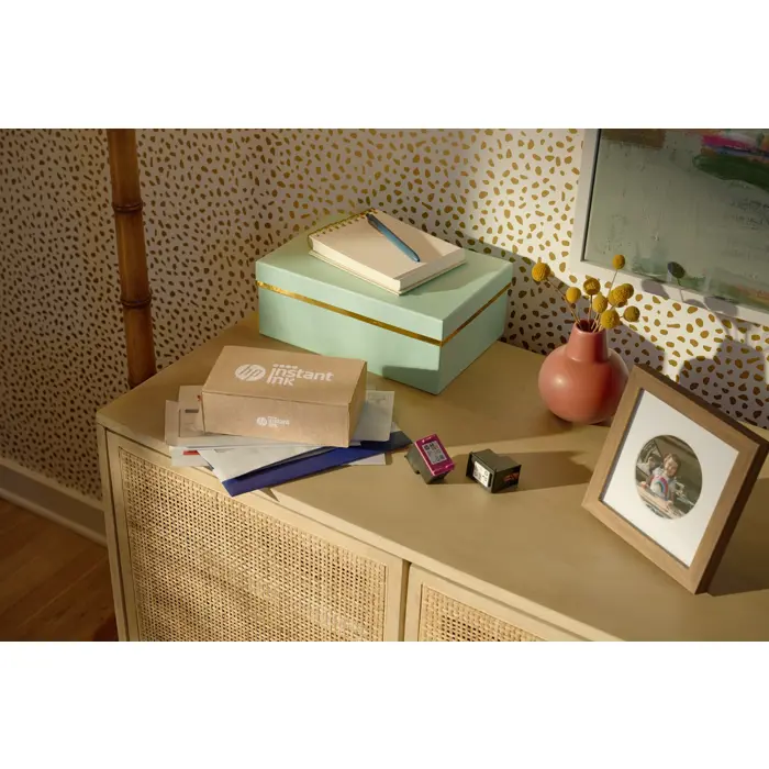 HP Officejet 200 Mobile Printer, Print, Front-facing USB printing