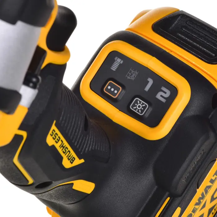 Impact wrench 1/2" 18V 406 Nm 2x 5.0 Ah DCF921P2T DEWALT