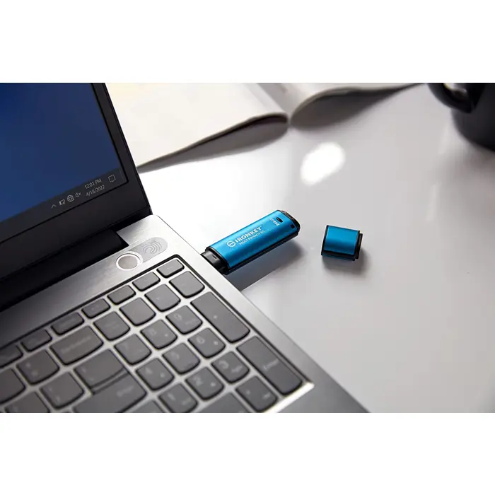 Kingston IronKey Vault Privacy 50 128 GB, USB stick (light blue/black, USB-A 3.2 Gen 1)