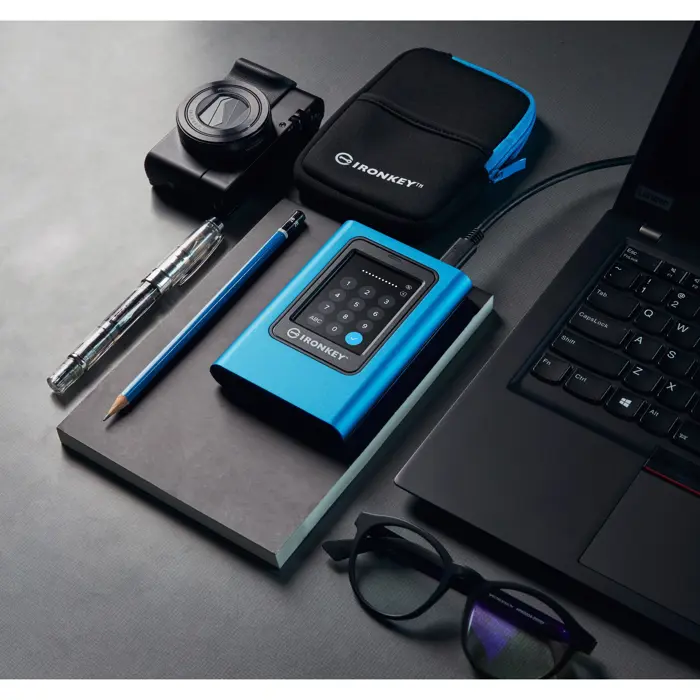 Kingston IronKey Vault Privacy 80 960 GB, External SSD (blue/black, USB-C 3.2 Gen 1 (5 Gbit/s))