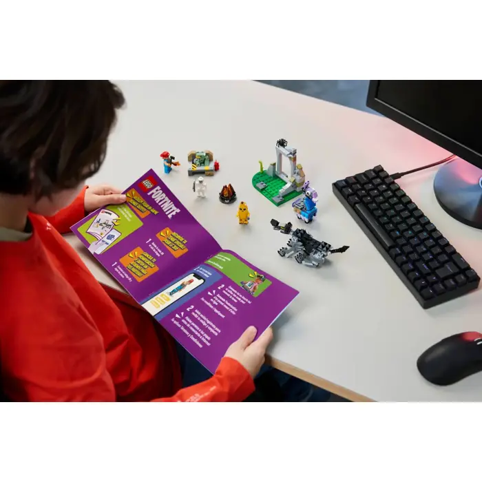 LEGO FORTNITE 77075 Peely & Sparkplug's Camp