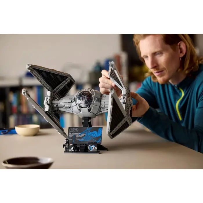 LEGO STAR WARS 75382 TIE Interceptor