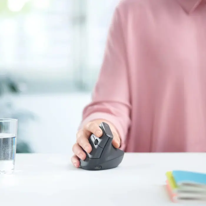 Logitech MX Vertical Advanced Ergonomic bežični optički miš, USB, grafit (910-005448)
