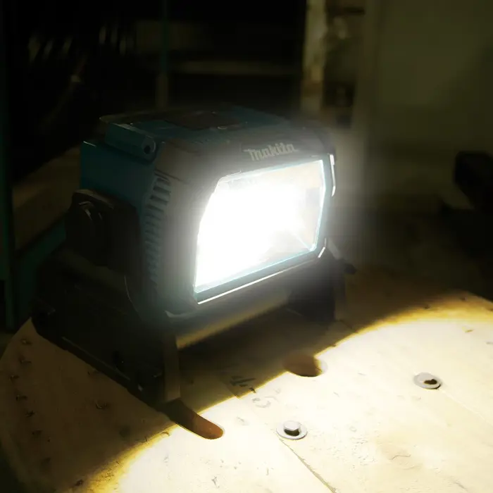 Makita DML809 LED bulb