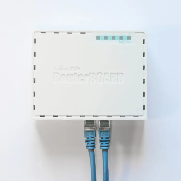 Microtik router RB750GR3