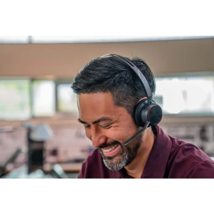 POLY Voyager Focus 2 USB-C-C Headset +USB-C/A Adapter +Charging Stand