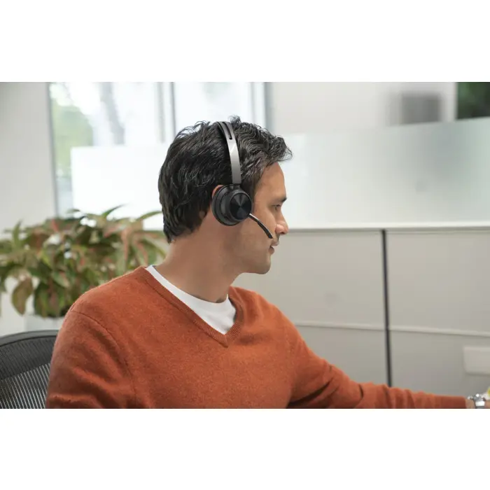 POLY Voyager Focus 2 USB-C-C Headset +USB-C/A Adapter +Charging Stand