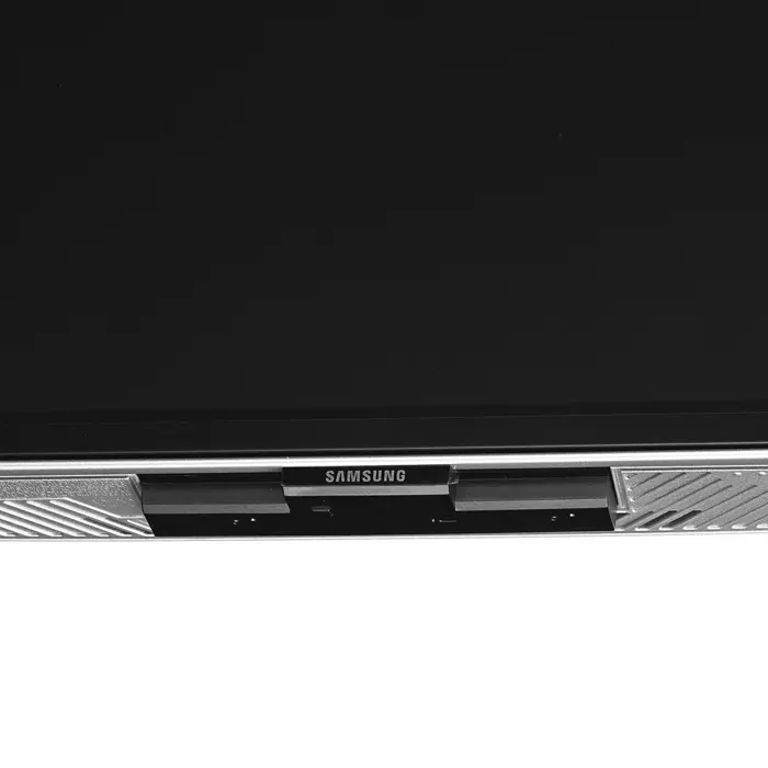Samsung S32FG810SU computer monitor 81.3 cm (32") 2160 x 3840 pixels 4K Ultra HD OLED Silver