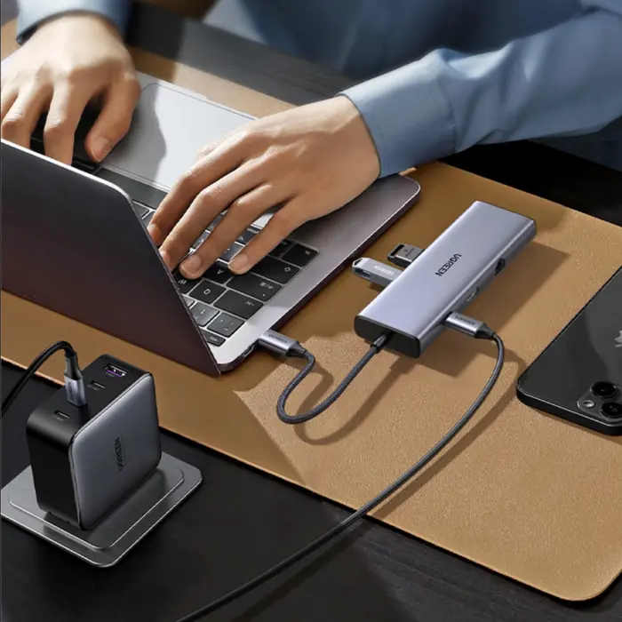 UGREEN USB Hub 9 in1, USB-C na HDMI 4K 60, VGA, USB-C PD 100W, 3x USB-A, RJ45, čitač kartica SD/TF