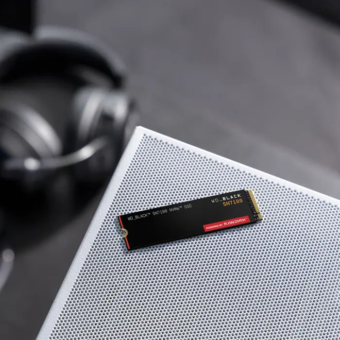 Western Digital Black WD_BLACK™ SN7100 NVMe™ SSD POWERED BY SANDISK 4 TB