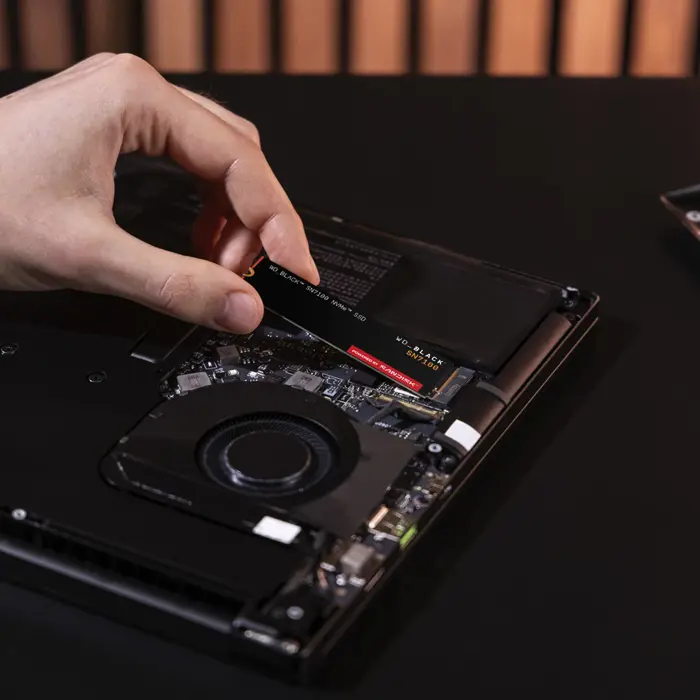 Western Digital Black WD_BLACK™ SN7100 NVMe™ SSD POWERED BY SANDISK 4 TB