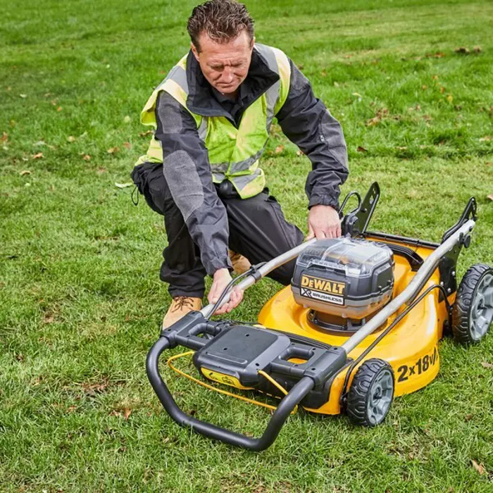 XR 2x18V lawn mower with AKU. 5Ah + Load 48cm