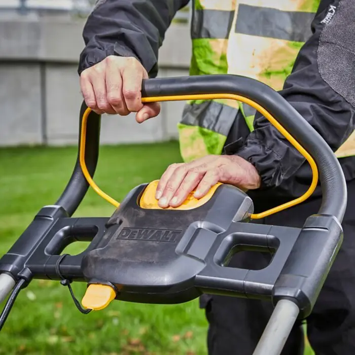 XR 2x18V lawn mower with AKU. 5Ah + Load 48cm